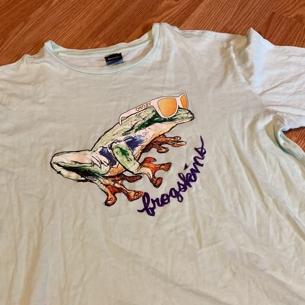 Oakley t-shirt